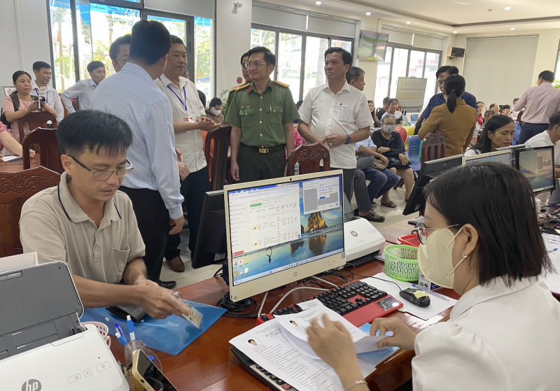 Chủ tịch UBND tỉnh Đồng Tháp yêu cầu tiếp nhận, giải quyết thủ tục hành chính vào ngày thứ Bảy -0
