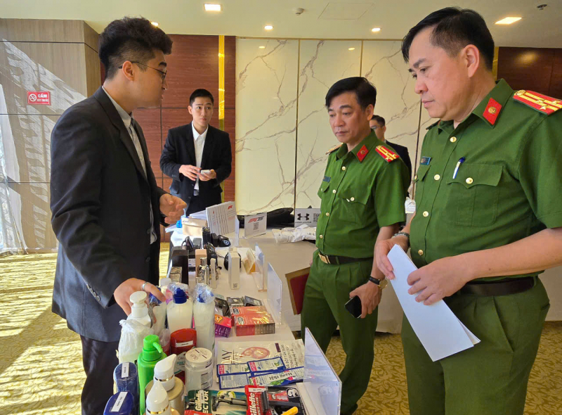 6 tháng, xử lý hơn 50.000 vụ buôn lậu, hàng giả và các gian lận thương mại khác -0