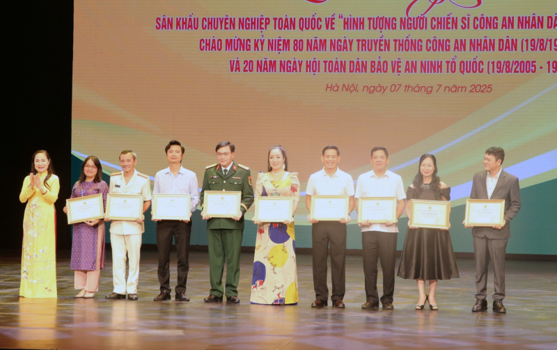 Bế mạc và trao giải Liên hoan nghệ thuật sân khấu chuyên nghiệp về Công an lần V -0