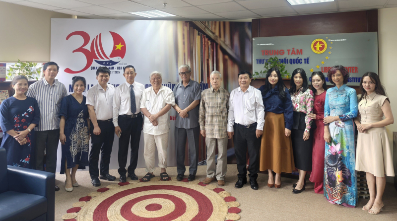 30 Năm Việt – Mỹ: Nhìn lại qua ấn phẩm, tư liệu và những nhân vật -0