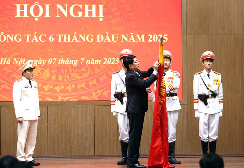 Trao Huân chương cao quý tặng Bộ Công an, lãnh đạo Bộ Công an và các tập thể, cá nhân xuất sắc -0