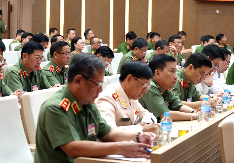 Các đại biểu tham dự hội nghị.