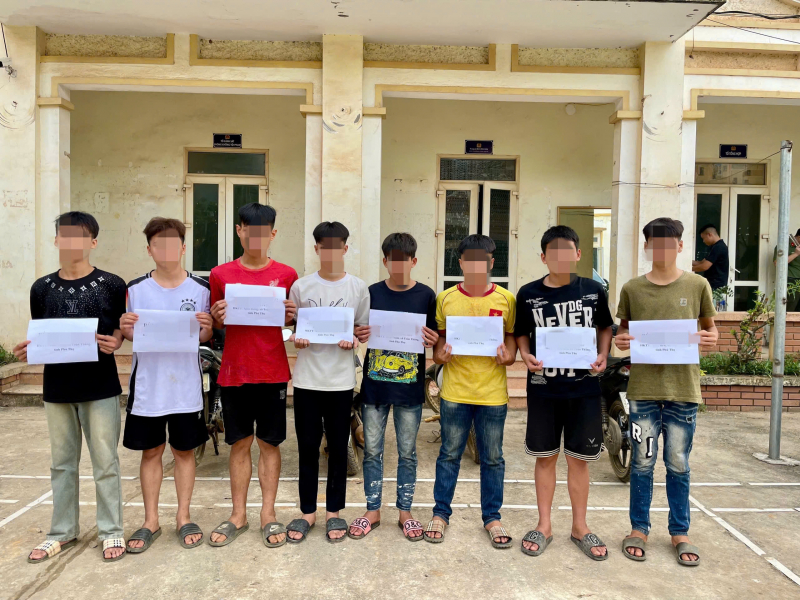 Triệu tập nhóm thanh thiếu niên mang hung khí, gây rối trật tự công cộng -0