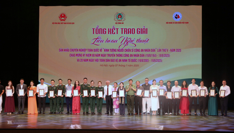 Bế mạc và trao giải Liên hoan nghệ thuật sân khấu chuyên nghiệp về Công an lần V -0