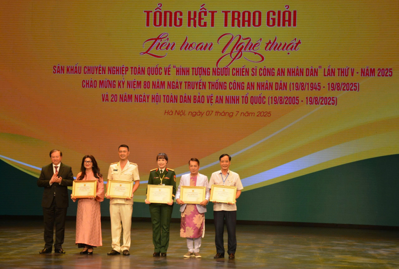 Bế mạc và trao giải Liên hoan nghệ thuật sân khấu chuyên nghiệp về Công an lần V -0