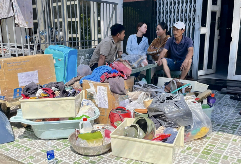 Dọn dẹp lại cư xá Độc Lập sau vụ cháy để ổn định cuộc sống -0