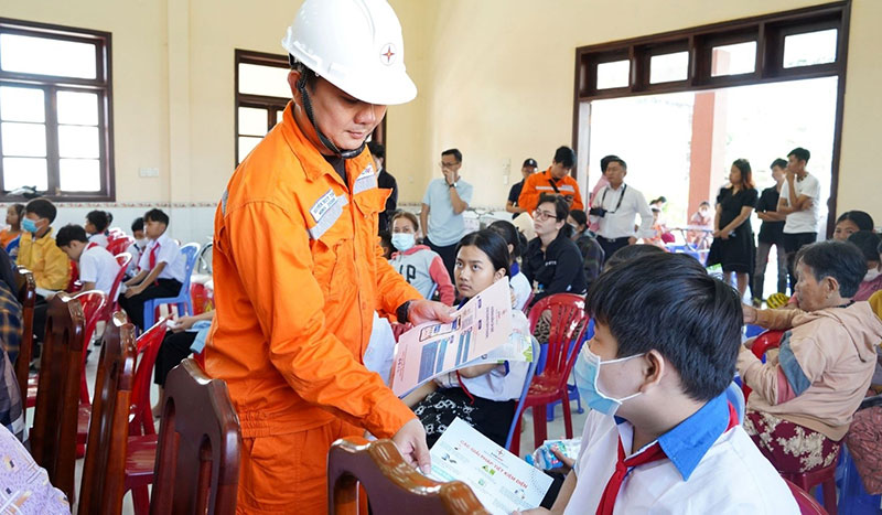 Ngành điện miền Nam “mách” bí kíp giảm tiền điện các tháng hè -0