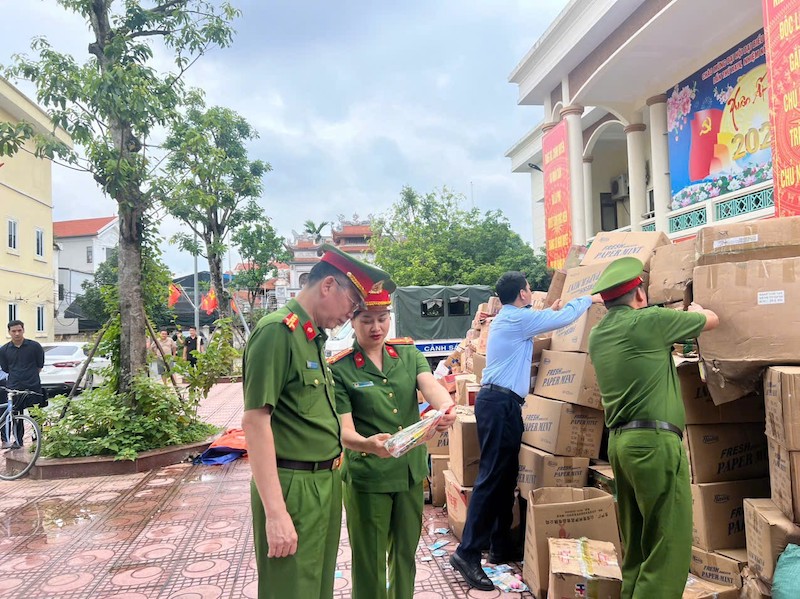 Giám đốc Công an TP Hà Nội vận động 50 hộ kinh doanh cá thể tiêu huỷ 25 tấn thực phẩm hết hạn -0