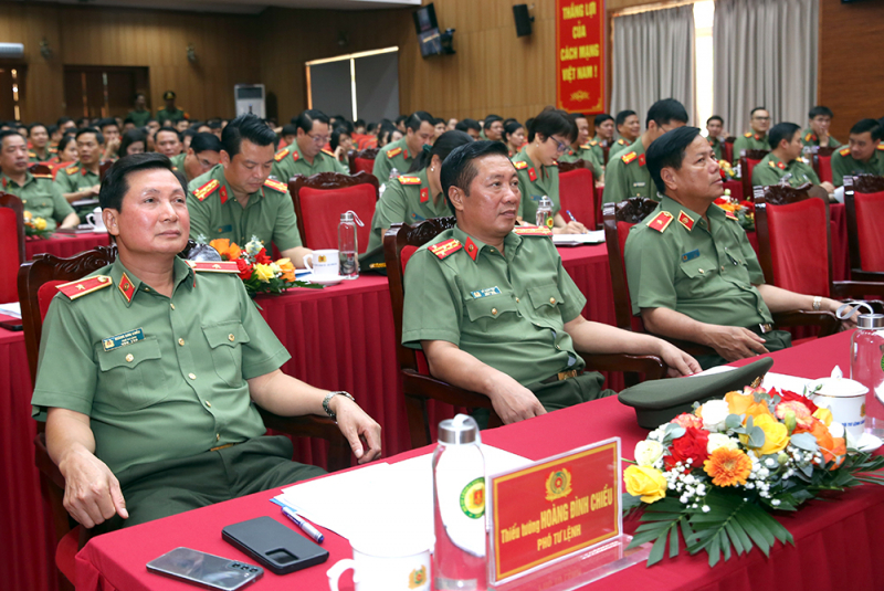 Các đại biểu tham dự hội nghị.