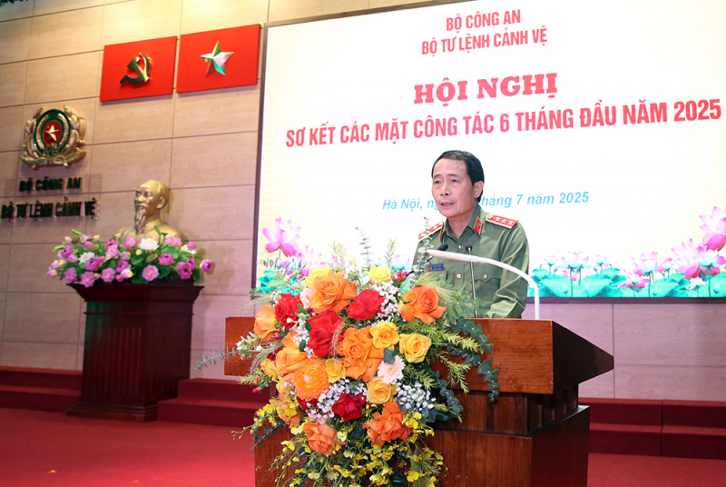 Thứ trưởng Lê Quốc Hùng phát biểu tại hội nghị.