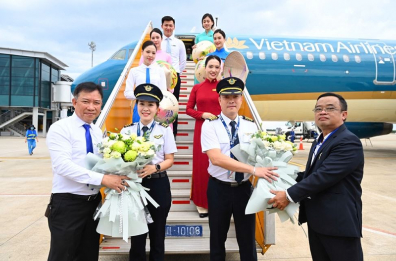 Vietnam Airlines đón hành khách thứ 350 triệu sau 30 năm thành lập -0