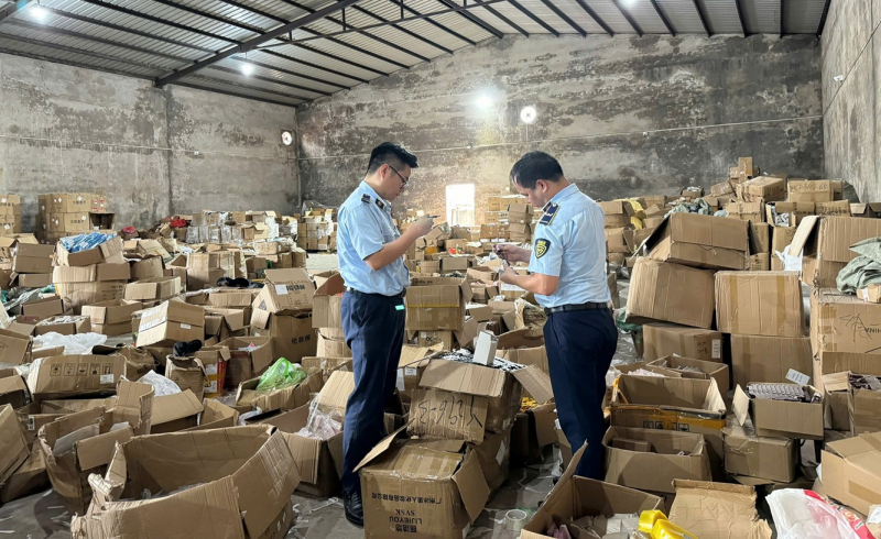 Thu giữ hơn 47 nghìn sản phẩm nghi do người nước ngoài nhập lậu -0