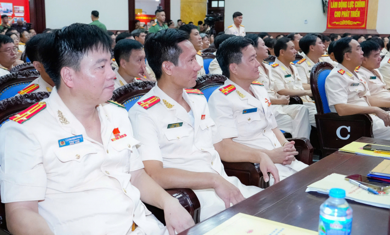 Công an Nghệ An: Tiếp tục tăng cường xây dựng Đảng, xây dựng lực lượng với phương châm “tỉnh vững mạnh, toàn diện, xã bám cơ sở