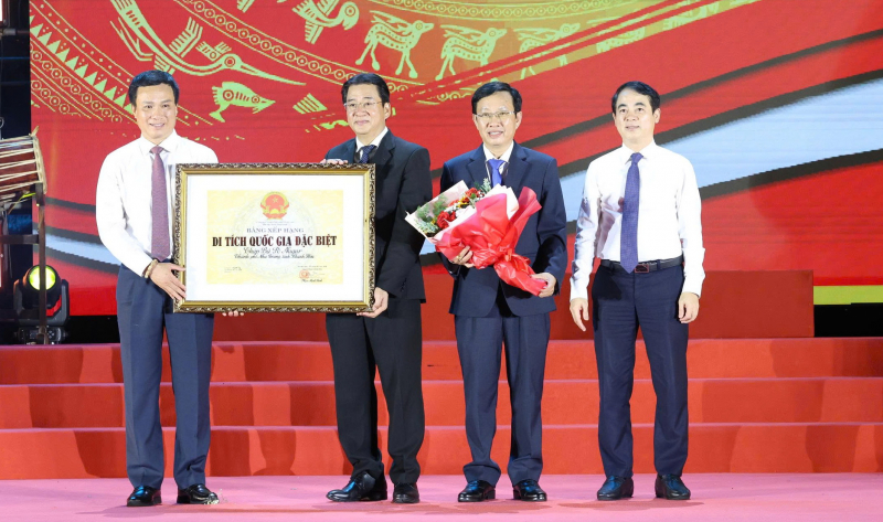 Khánh Hòa đón nhận Bằng xếp hạng Di tích quốc gia đặc biệt Tháp Bà Ponagar -0