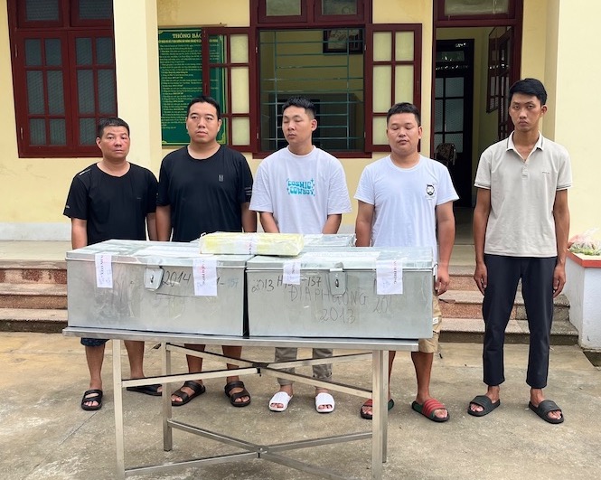 Triệt phá đường dây vận chuyển hơn 235 kg bạc tinh khiết, trị giá gần 7 tỷ đồng qua biên giới -0