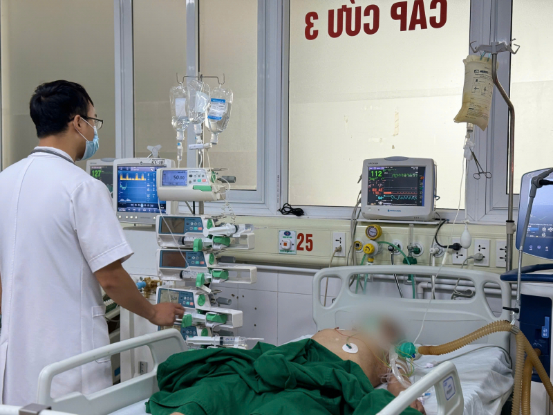 Liệt tứ chi sau khi tiêm thuốc giảm đau vai gáy ở phòng khám tư -0