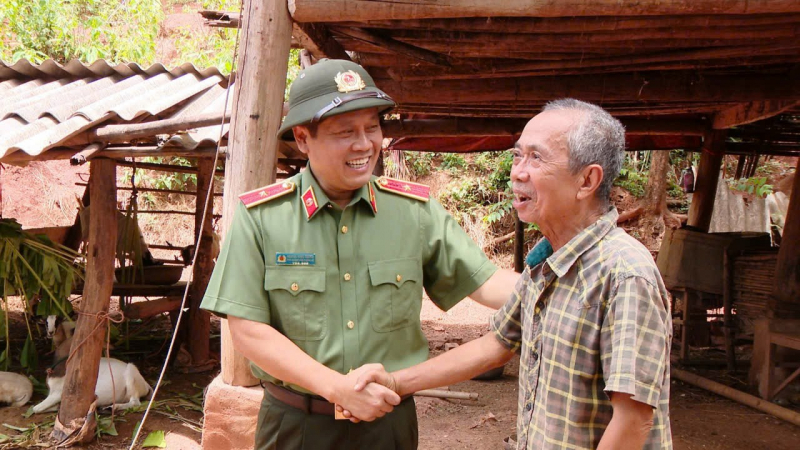 Bộ Công an khảo sát, triển khai xoá nhà dột nát cho cựu Phó trưởng Công an xã tại Sơn La -1