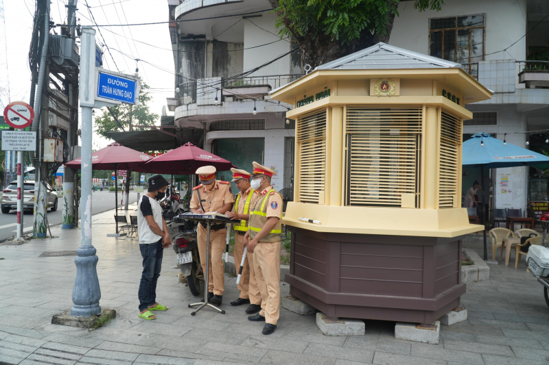 Quảng Ngãi: Lần đầu tiên trang bị bốt gác cho lực lượng CSGT  -0