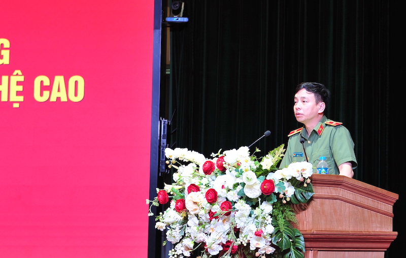 Thiếu tướng Lê Xuân Minh phát biểu tại hội nghị.