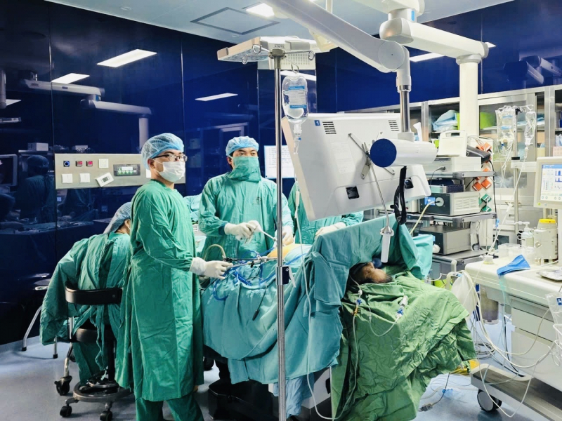 Cụ ông cao tuổi nhất thế giới mắc ung thư tuỵ được phẫu thuật nội soi thành công -0