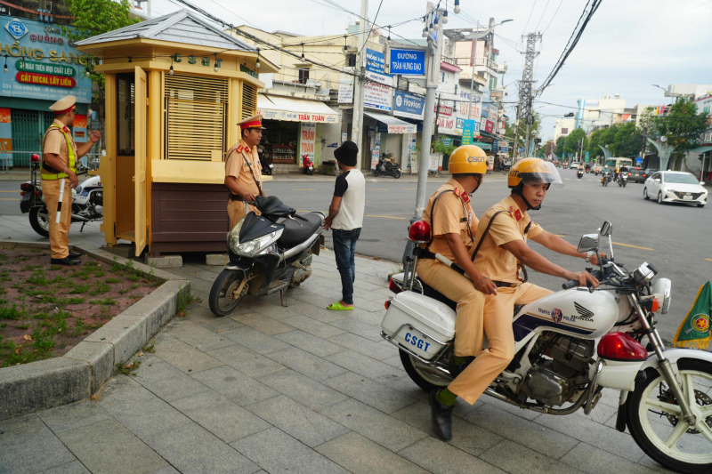 Quảng Ngãi: Lần đầu tiên trang bị bốt gác cho lực lượng CSGT  -0