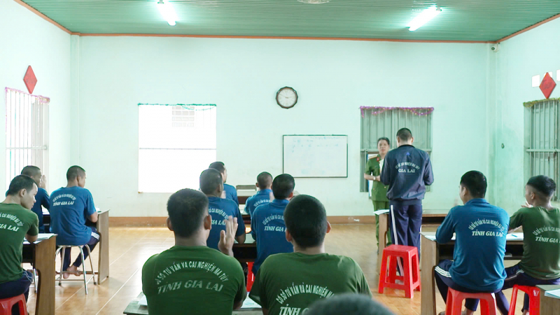 Những cán bộ cảnh sát miệt mài “gieo” con chữ ở cơ sở cai nghiện -0