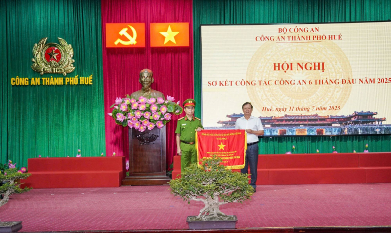 Công an TP Huế hoàn thành xuất sắc mọi nhiệm vụ, giữ bình yên, hạnh phúc cho nhân dân -0