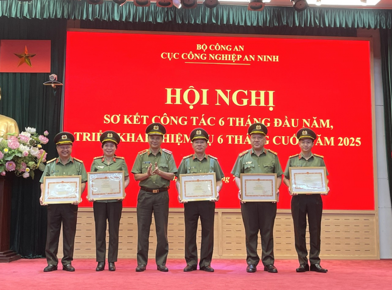 Công nghiệp an ninh -0