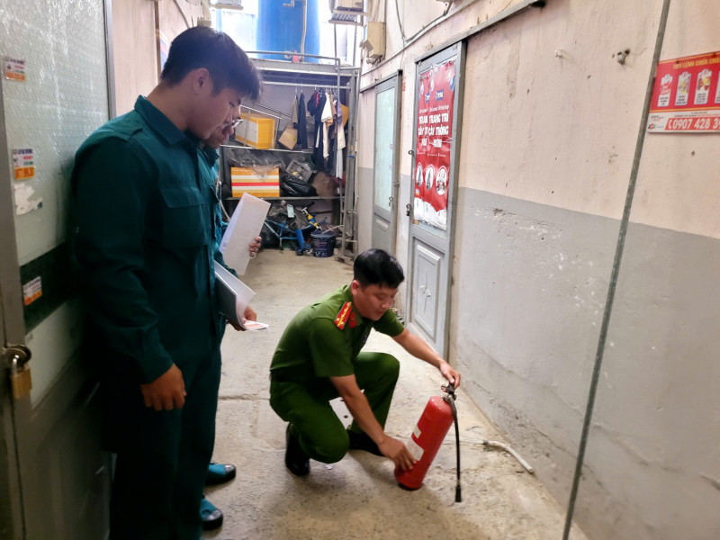 Ra quân kiểm tra, tuyên truyền an toàn phòng cháy chữa cháy tại nhà trọ, chung cư -8