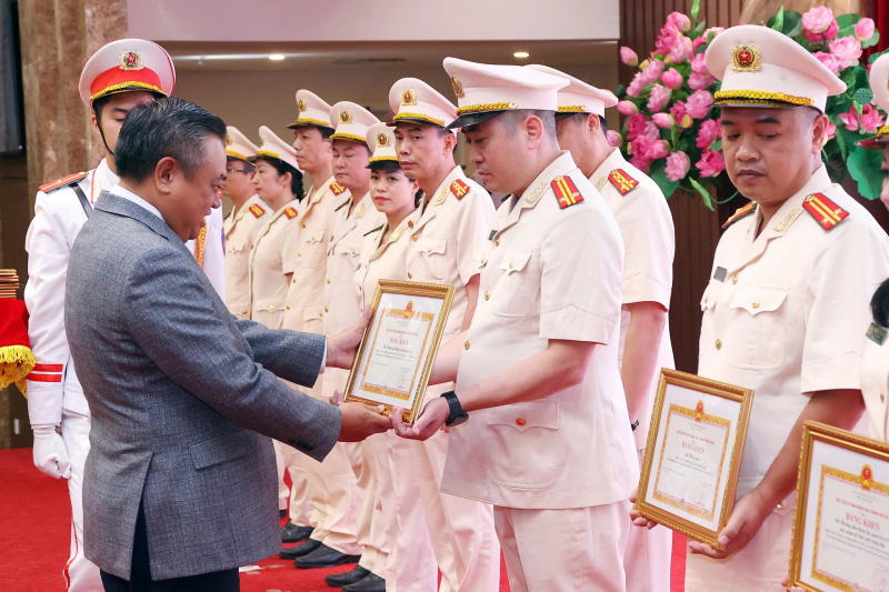 z6794679880068_002c4c8e1d7833311a9ee96388ce43e0.jpg -0