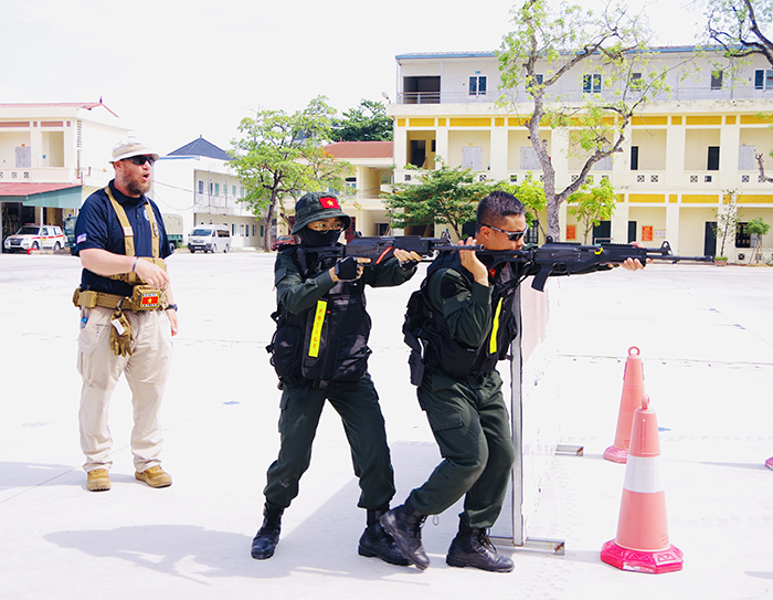 Cảnh sát gìn giữ hòa bình Việt Nam “vượt nắng, thắng mưa” tập luyện thực chiến của cùng chuyên gia Itali -0