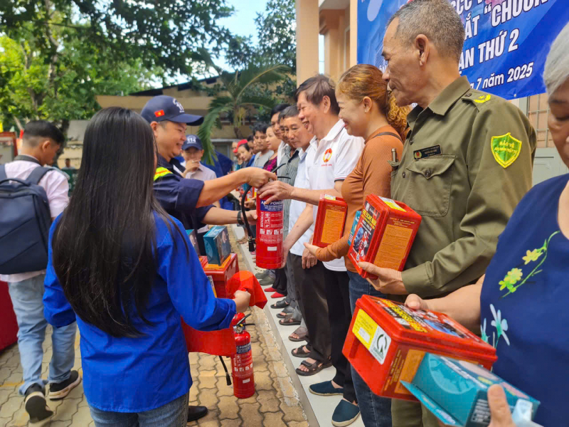 Đồng loạt ra quân tuyên truyền vận động người dân TP Hồ Chí Minh tháo dỡ “chuồng cọp” -0