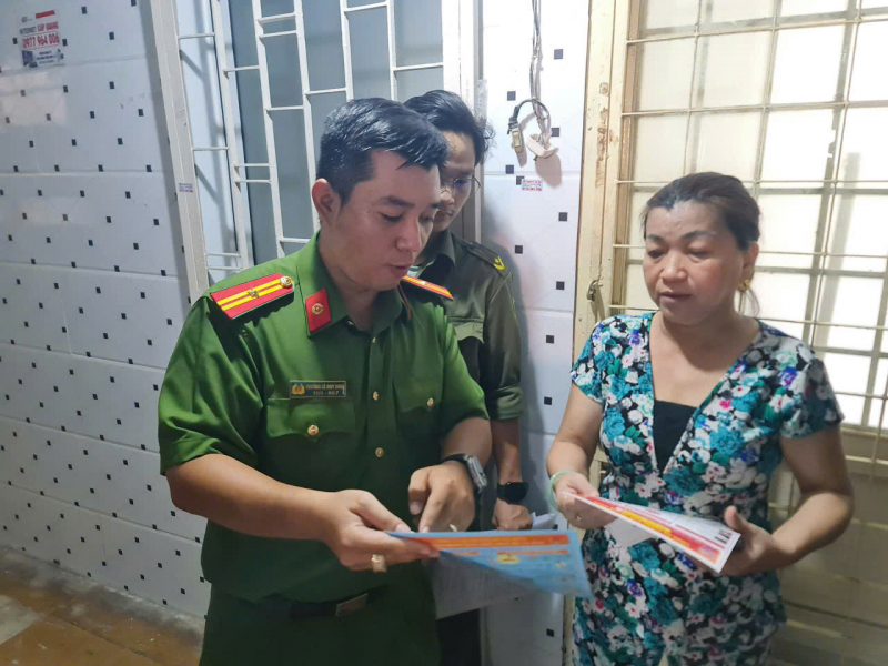 Đồng loạt ra quân tuyên truyền vận động người dân TP Hồ Chí Minh tháo dỡ “chuồng cọp” -1