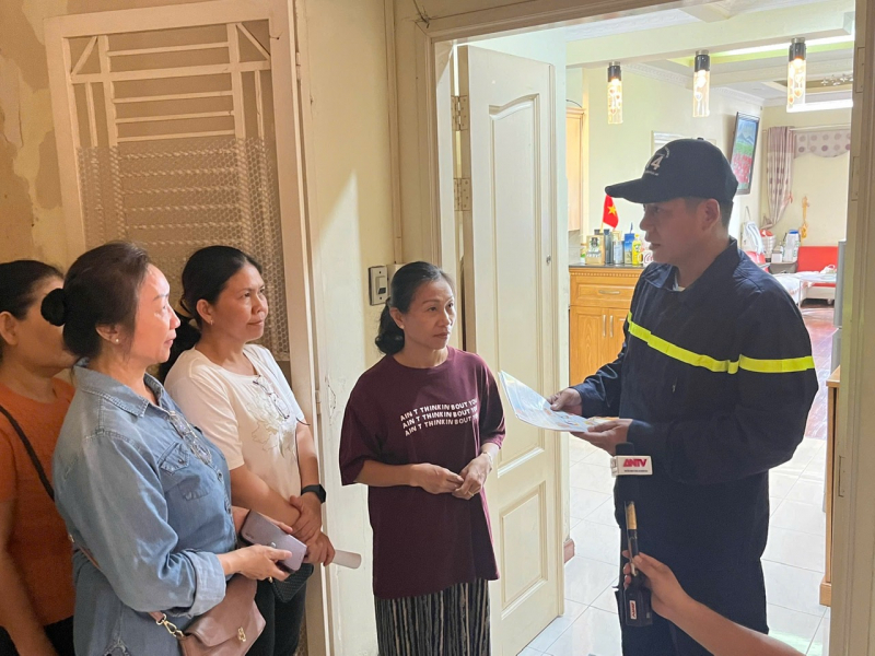 Đồng loạt ra quân tuyên truyền vận động người dân TP Hồ Chí Minh tháo dỡ “chuồng cọp” -2