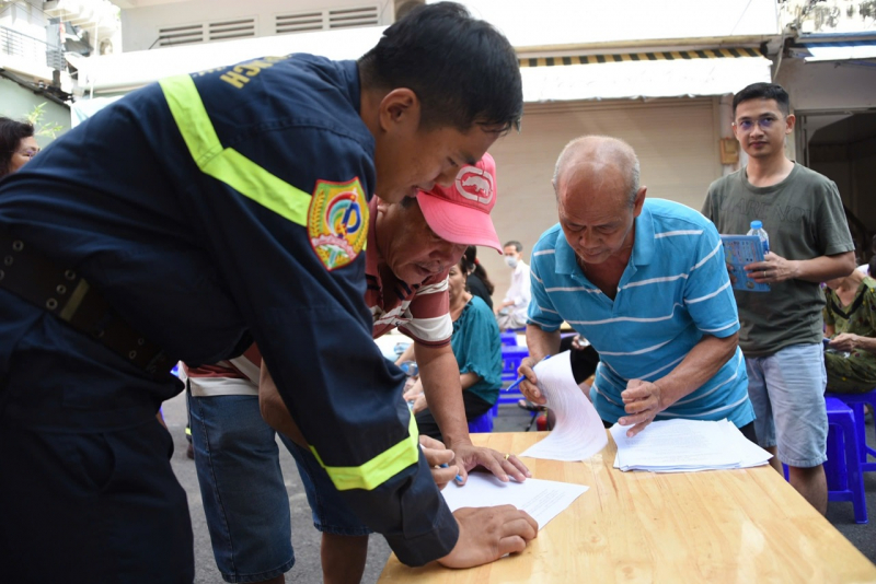 Đồng loạt ra quân tuyên truyền vận động người dân TP Hồ Chí Minh tháo dỡ “chuồng cọp” -3