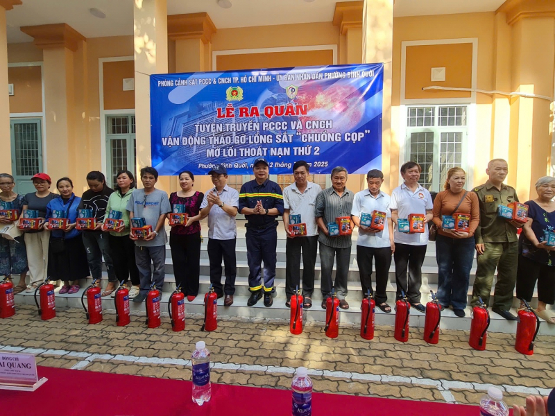 Đồng loạt ra quân tuyên truyền vận động người dân TP Hồ Chí Minh tháo dỡ “chuồng cọp” -1