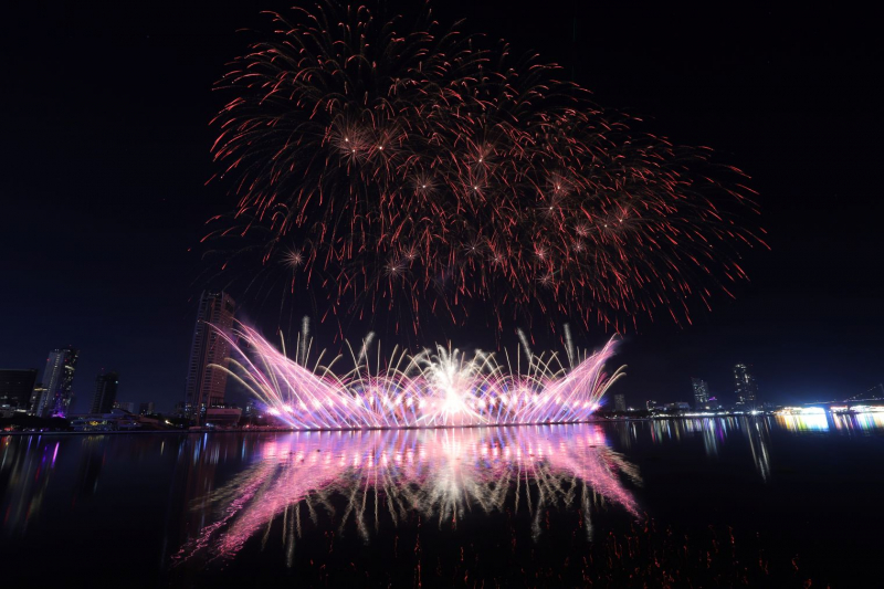 Sông Hàn rực sáng đêm chung kết DIFF 2025: Trung Quốc xuất sắc giành ngôi quán quân -1