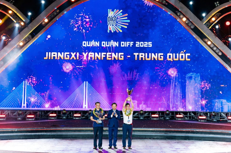 Sông Hàn rực sáng đêm chung kết DIFF 2025: Trung Quốc xuất sắc giành ngôi quán quân -0