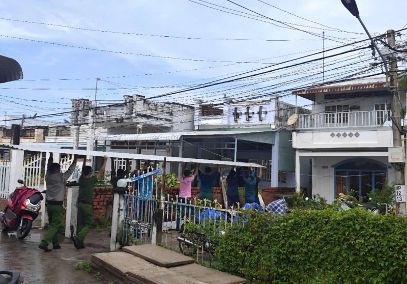 Sạt lở khiến 5 căn nhà ở Cà Mau trôi sông -2