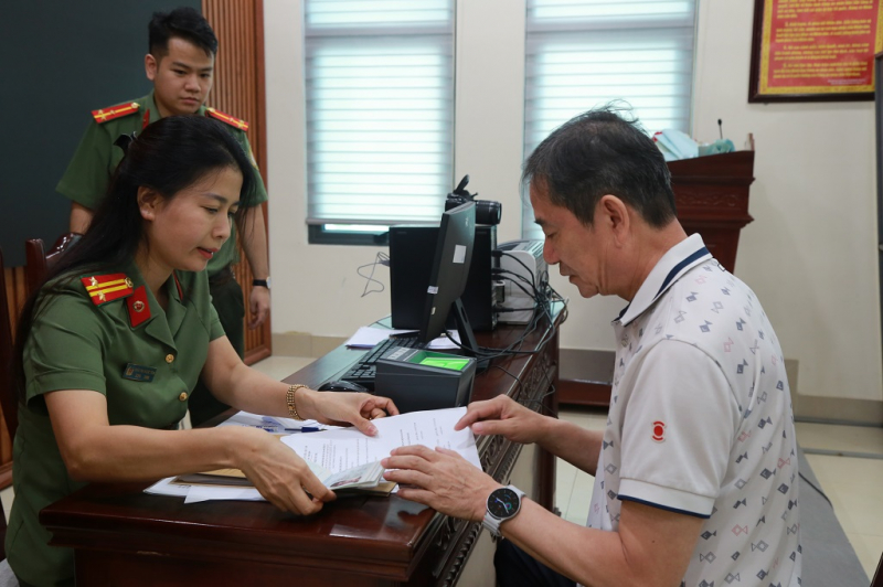 Nhiều lợi ích khi người nước ngoài đăng ký định danh điện tử -0