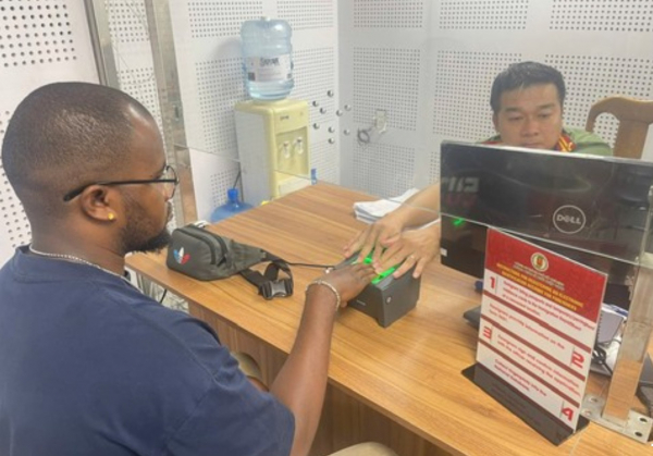 Nhiều lợi ích khi người nước ngoài đăng ký định danh điện tử -0