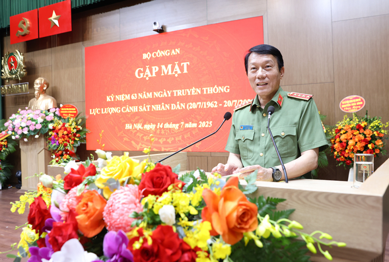 Bộ Công an gặp mặt nhân kỷ niệm 63 năm Ngày truyền thống lực lượng CSND