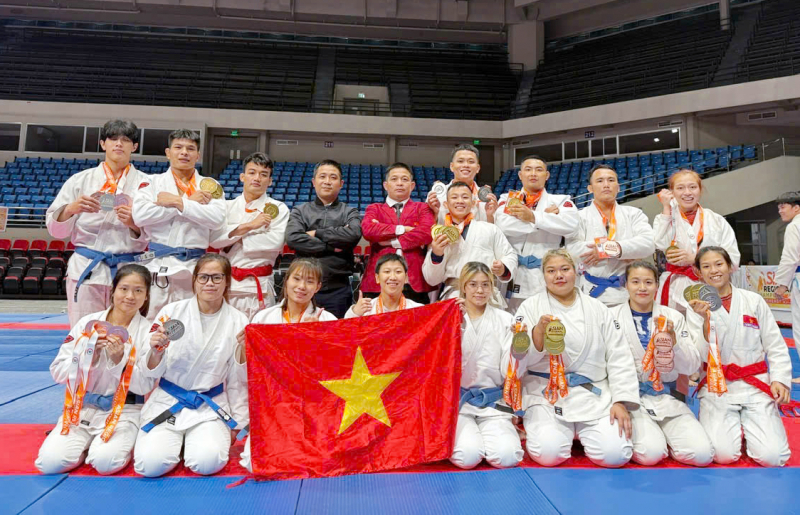 Chiến sĩ Công an TP Cần Thơ giành 2 huy chương tại Giải Vô địch Jujitsu Đông Nam Á 2025 -0