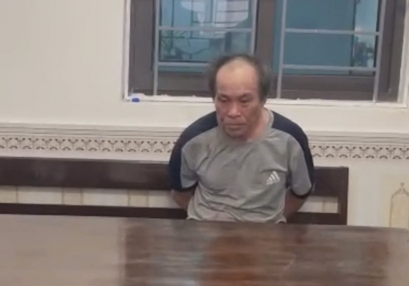 Vụ chồng dùng dao chém vợ nhiều nhát, cảnh sát phá cửa khống chế đối tượng, kịp thời đưa nạn nhân đi cấp cứu -0