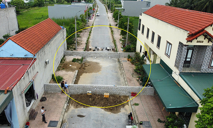 Xây tường rào để “đòi” chính quyền đền đất -0