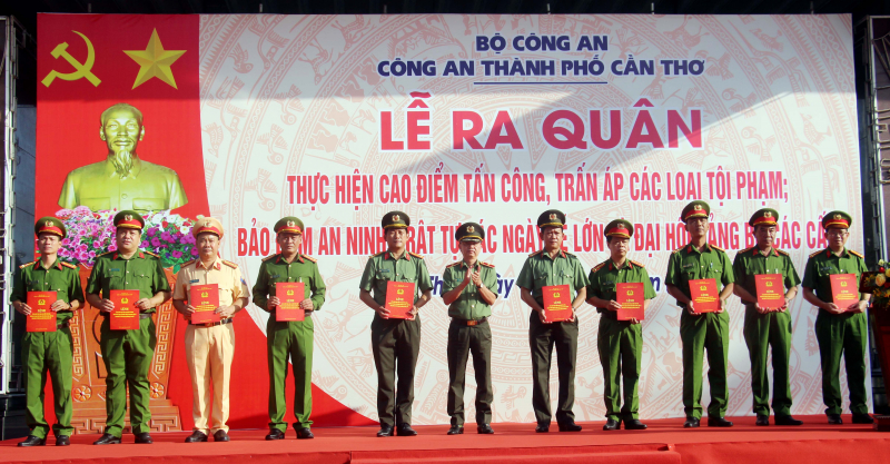 Công an TP Cần Thơ ra quân tấn công trấn áp tội phạm -1