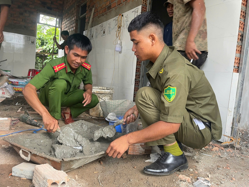 Công an Gia Lai nỗ lực hoàn thành đúng tiến độ Chương trình xóa nhà tạm, nhà dột nát -0