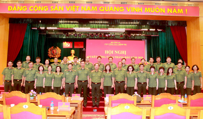 Phát huy vai trò của công tác chính trị -0