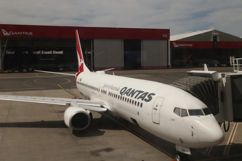 m%3ft máy bay c%3fa hãng hàng không qantas d%3f t%3fi nhà ga n%3fi d%3fa sân bay sydney, australia..jpg -0