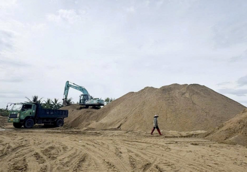  Tạm giữ gần 1.400m³ cát từ việc phát hiện thuyền khai thác cát trái phép trên sông -0